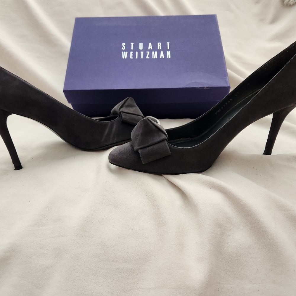 RARE Stuart Weitzman Gray Suede Heels with Bow Orig $425
